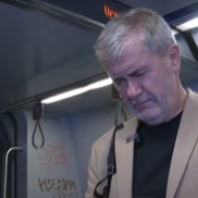 Valeriu Iftime merge cu metroul prin București