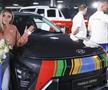 Mihaela Cambei și mașina primită de la Ion Țiriac