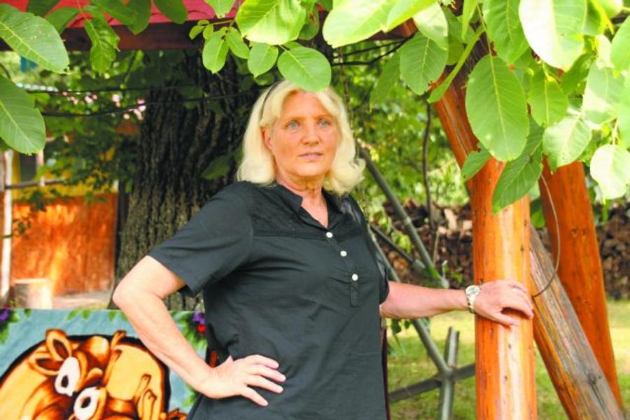 Maricica Puică în curtea casei sale din Câmpulung Muscel Mărturie printre lacrimi a campioanei olimpice Maricica Puică: „Deblocați rentele! Am făcut trei avorturi pentru performanță. Am pierdut trei băieței!”