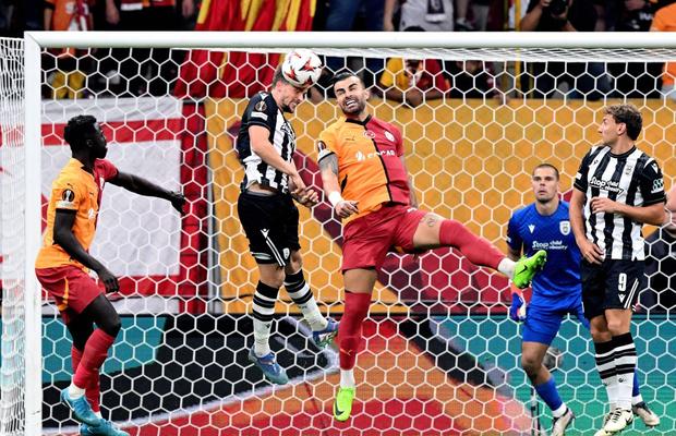 Galata, nemiloasă cu Răzvan: PAOK s-a prăbușit sub asediul turcilor, după ce în prima repriză a ratat exasperant