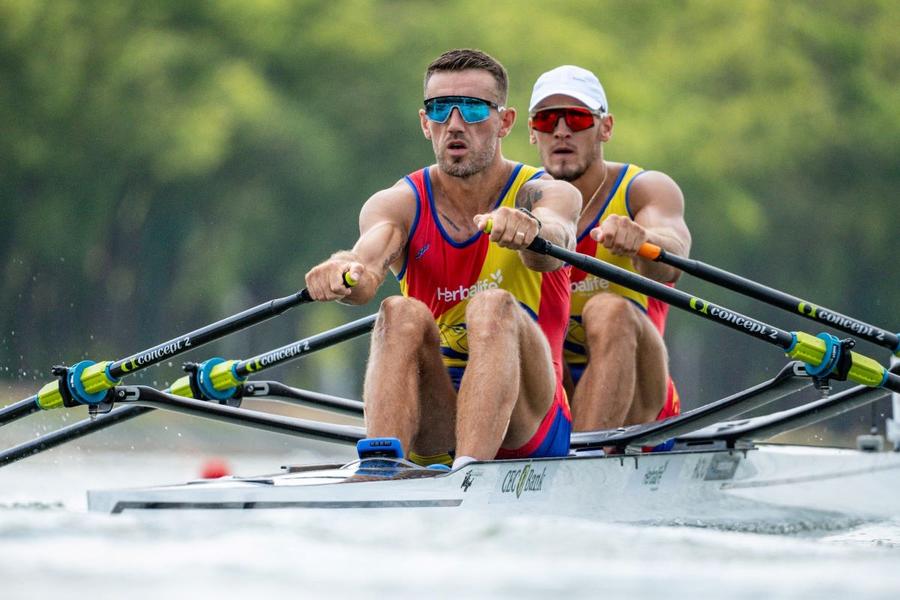 Marian Enache și Andrei Cornea Foto: FR Canotaj/Balint Czucz AUR pentru România la dublu rame feminin! Magdalena Rusu și Simona Radiș sunt campioane mondiale » Argint pentru Florin Arteni și Florin Lehaci la dublu rame masculin