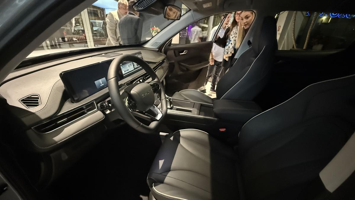Mașina care schimbă regulile jocului: Românii își pot lua un SUV hibrid nou, mai ieftin decât Dacia Bigster