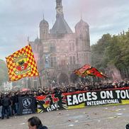 Fanii olandezi înainte de meci/ foto: RTV Oost