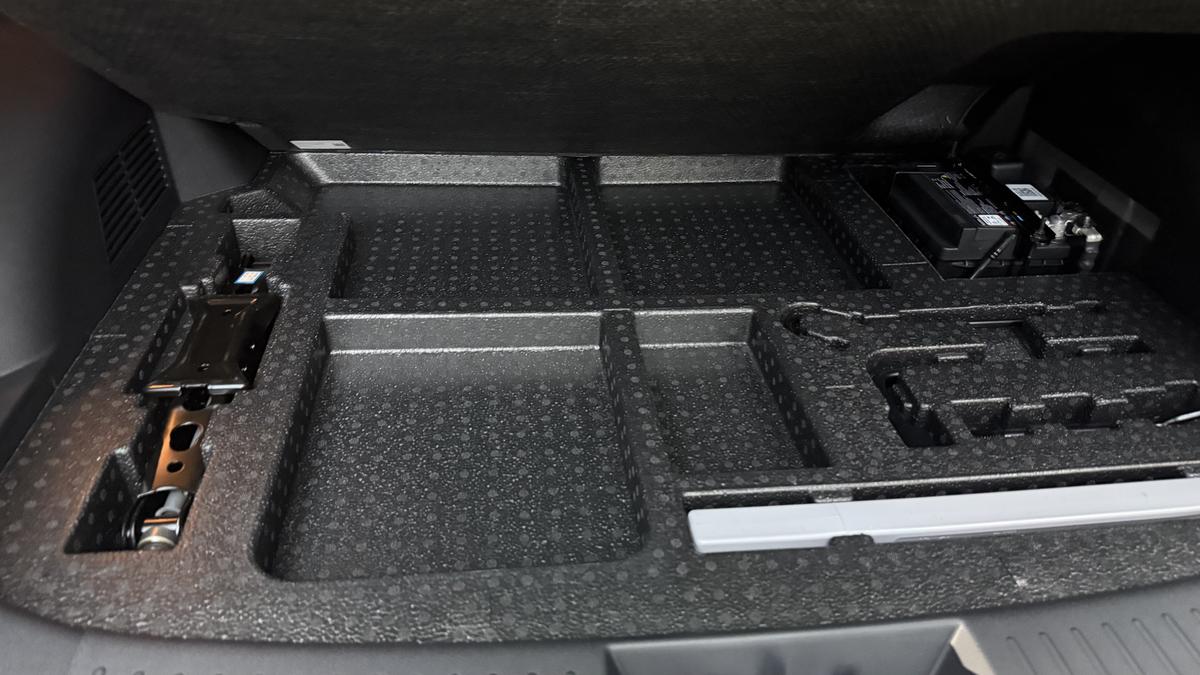 Mașina care schimbă regulile jocului: Românii își pot lua un SUV hibrid nou, mai ieftin decât Dacia Bigster