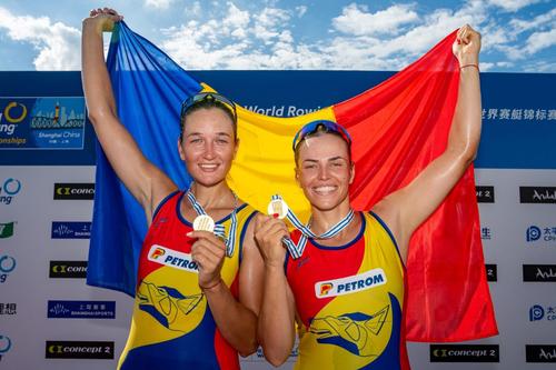 Simona Radiș și Magdalena Rusu - aur la dublu rame CM 2025 Foto: FR Canotaj/Balint Czucz