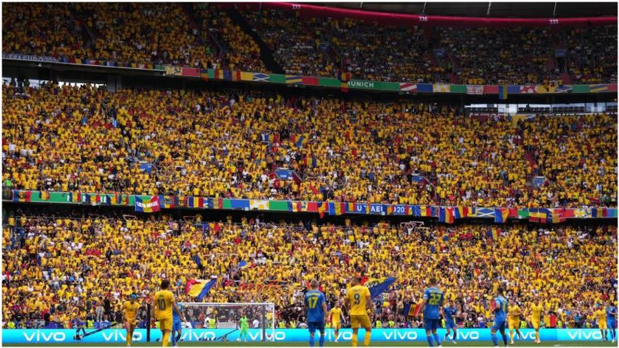 Suporterii României impresionează pe orice stadion din lume își fac apariția spre a-i susține pe tricolori Jurnalista care a realizat interviuri virale cu Mourinho și Zlatan face acum reverență în fața României: „Ce pasiune aveți pentru națională!”
