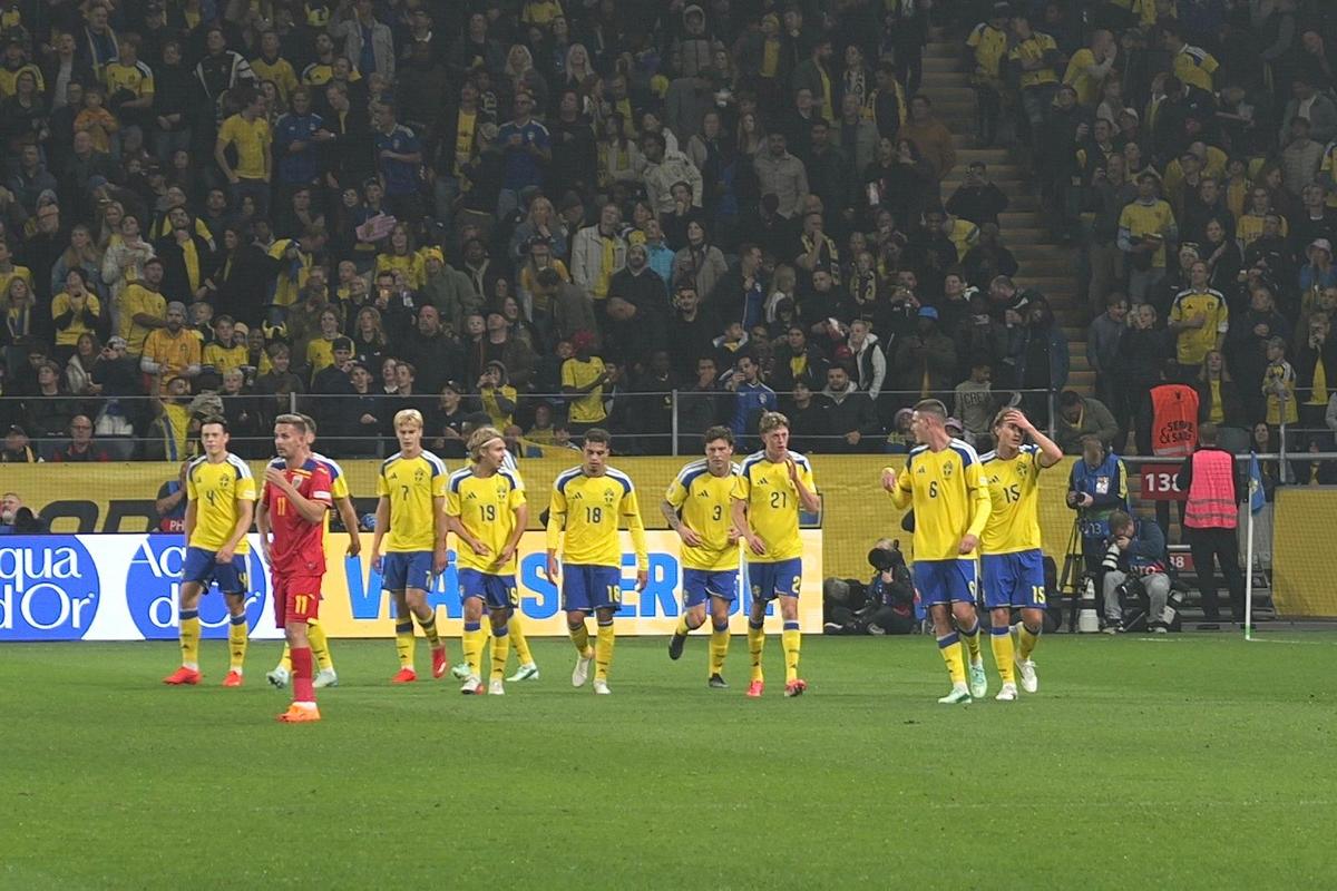 Dennis Man, cu capul în pământ după ce a înscris la Stockholm: „Ar trebui să ne dea de gândit. E o perioadă mai nasoală pentru mine”