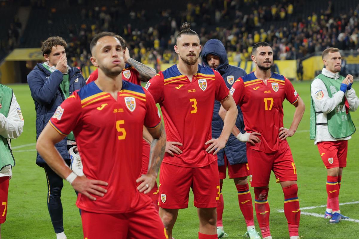 Ce s-a întâmplat la finalul partidei Suedia - România: „tricolorii”, atenți la discursul liderilor de peluză
