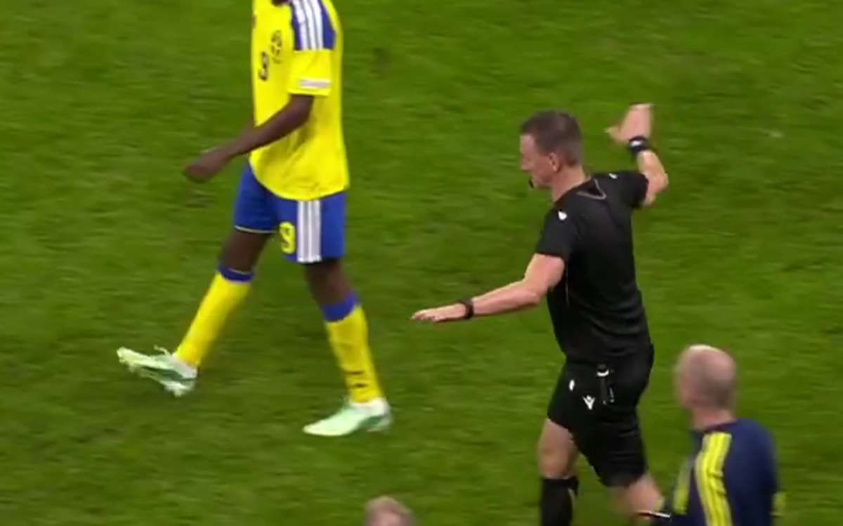 Ionuț Radu, salvat de VAR! Cum a fost anulat al treilea gol al Suediei în partida cu România