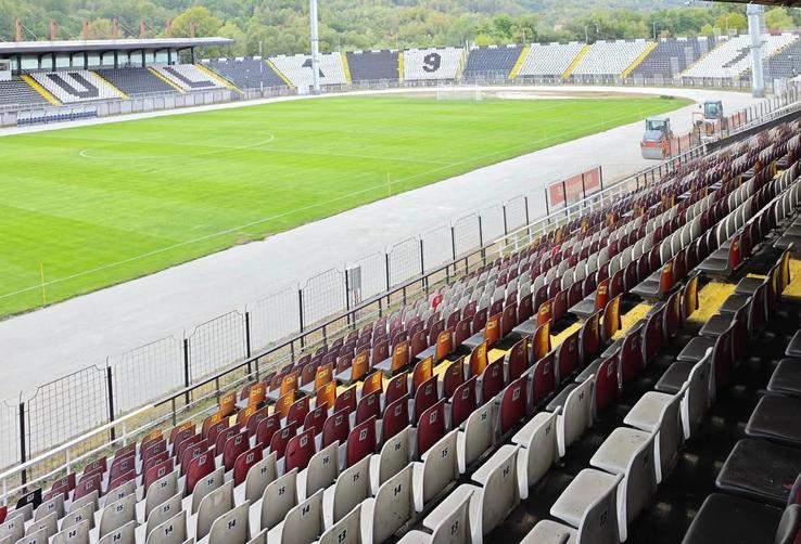 Stadionul din Petroșani / FOTO: Facebook @Tiberiu Iacob-Ridzi