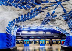 Poveștile ascunse din Stockholm: trenul fantomă, metrou-galerie de artă, animale sălbatice printre blocuri și cimitir UNESCO