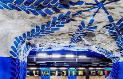 Poveștile ascunse din Stockholm: trenul fantomă, metrou-galerie de artă, animale sălbatice printre blocuri și cimitir UNESCO