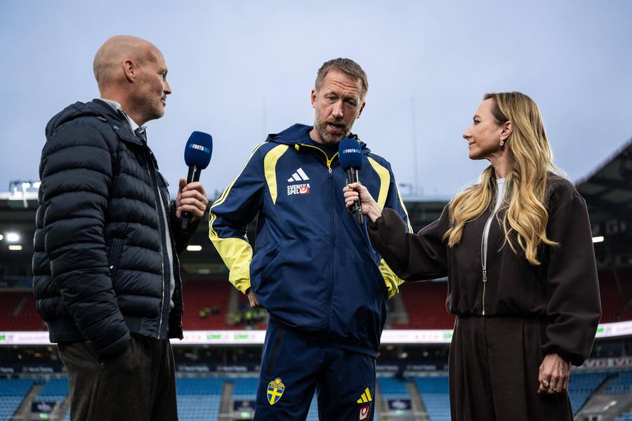 Selecționerul Suediei, Graham Potter, intervievat de Frida Nordstrand. Foto: imago Jurnalista care a realizat interviuri virale cu Mourinho și Zlatan face acum reverență în fața României: „Ce pasiune aveți pentru națională!”