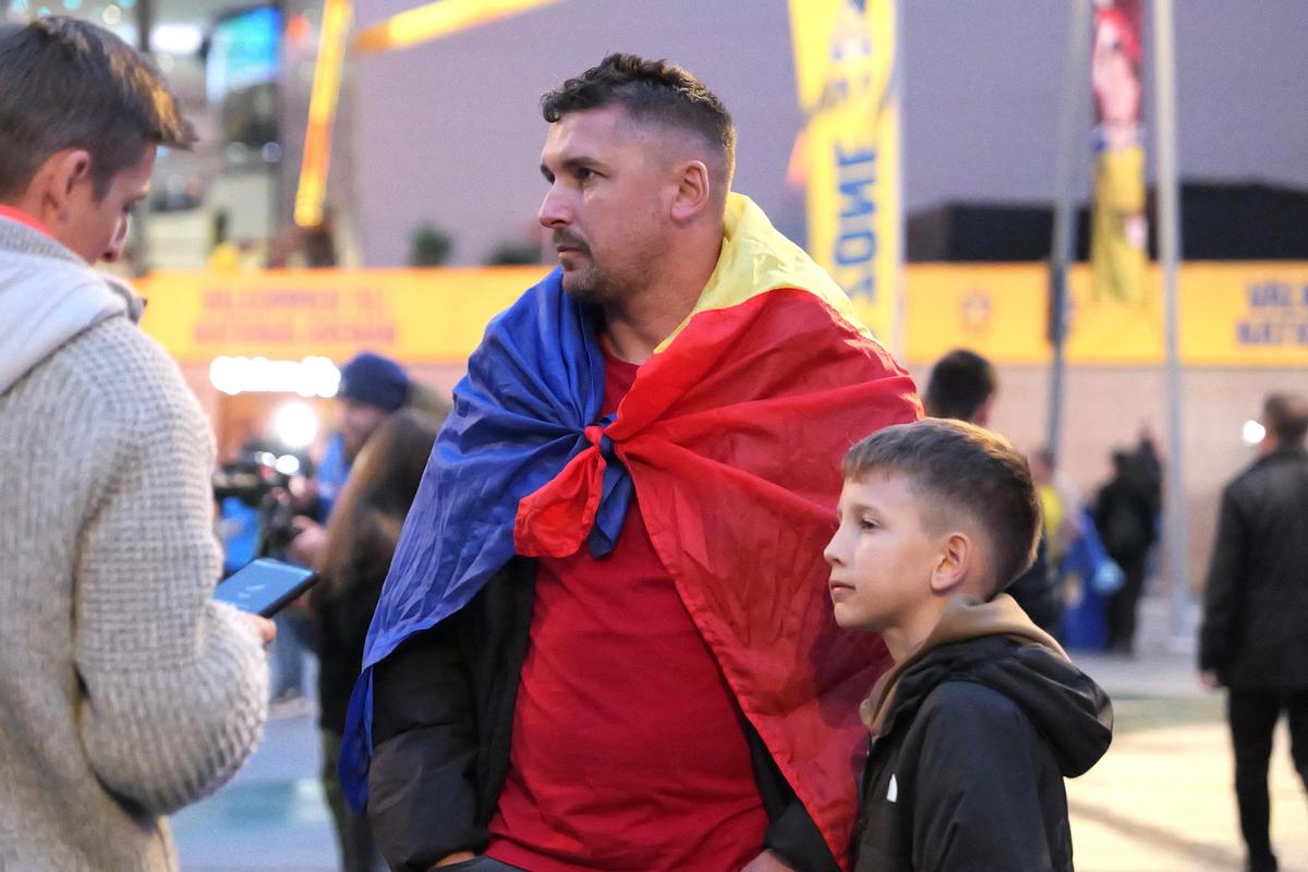„Zidul Galben” a cucerit și Stockholm! Imagini spectaculoase cu fanii României, înainte de meciul cu Suedia
