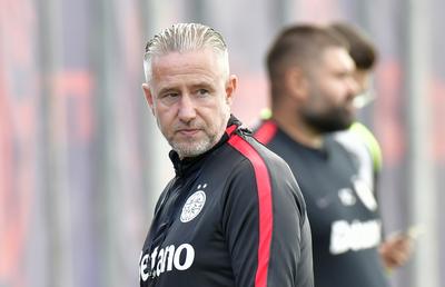 Cum poate sta Reghecampf pe bancă la FCSB - Oțelul, chiar dacă nu este înregistrat la FRF