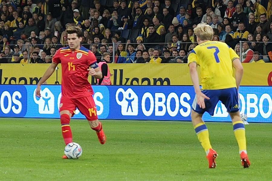 Ianis Hagi a bifat o seară ștearsă contra Suediei. Foto: Andrei Furnigă (GSP) Notele GSP la Suedia - România » Un 8 pentru starul serii și patru corijenți în tabăra lui Hagi
