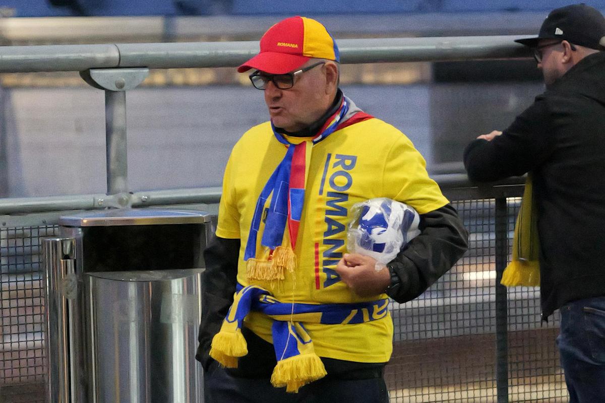 „Zidul Galben” a cucerit și Stockholm! Imagini spectaculoase cu fanii României, înainte de meciul cu Suedia