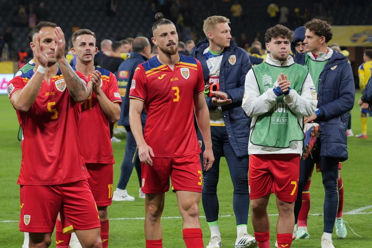 Ce s-a întâmplat la finalul partidei Suedia - România: „tricolorii”, atenți la discursul liderilor de peluză