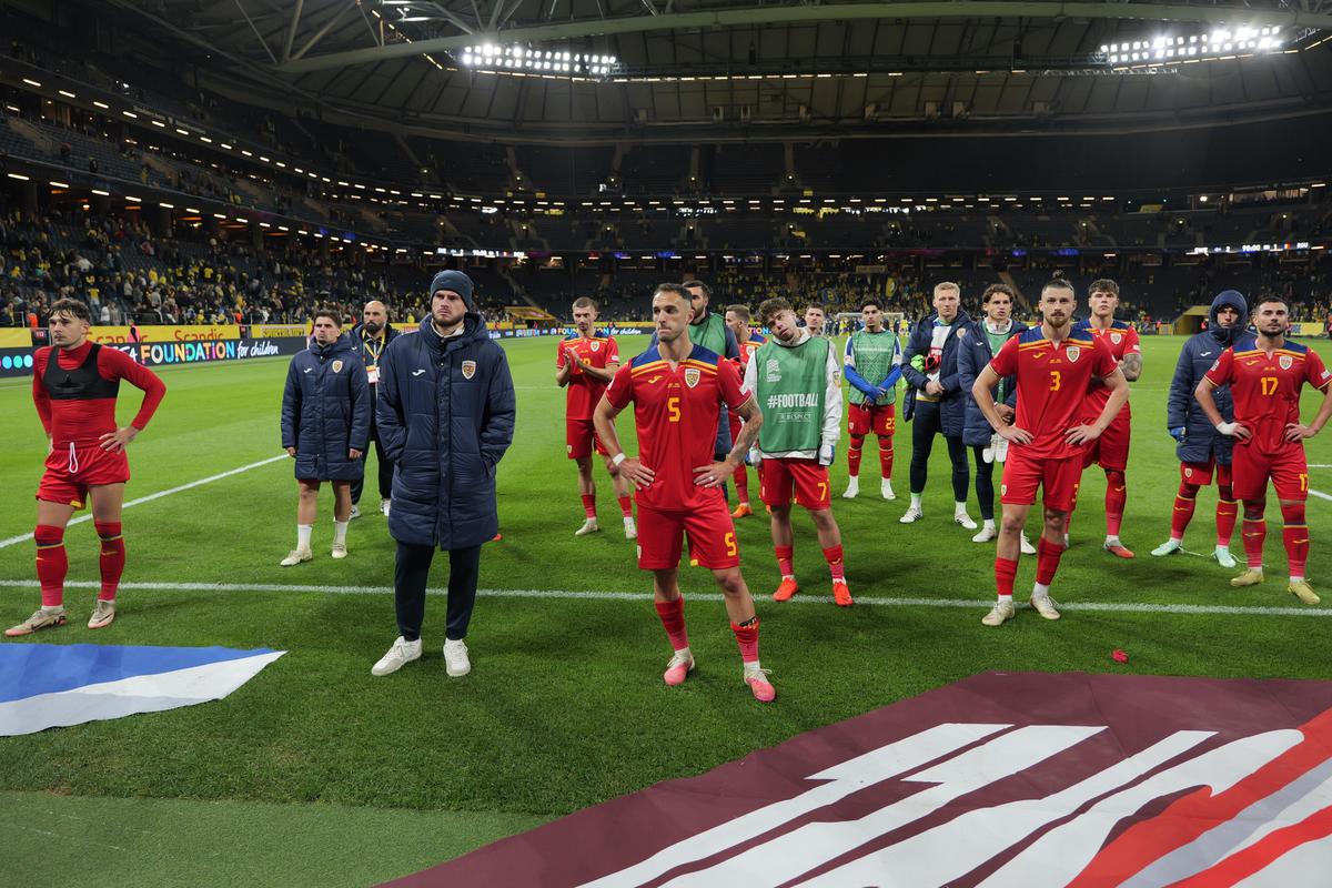 Ce s-a întâmplat la finalul partidei Suedia - România: „tricolorii”, atenți la discursul liderilor de peluză