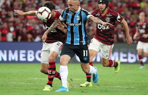 Barcelona și-a trimis spionii la Flamengo - Gremio! Catalanii sunt interesați de Rodrigo Caio și de Everton