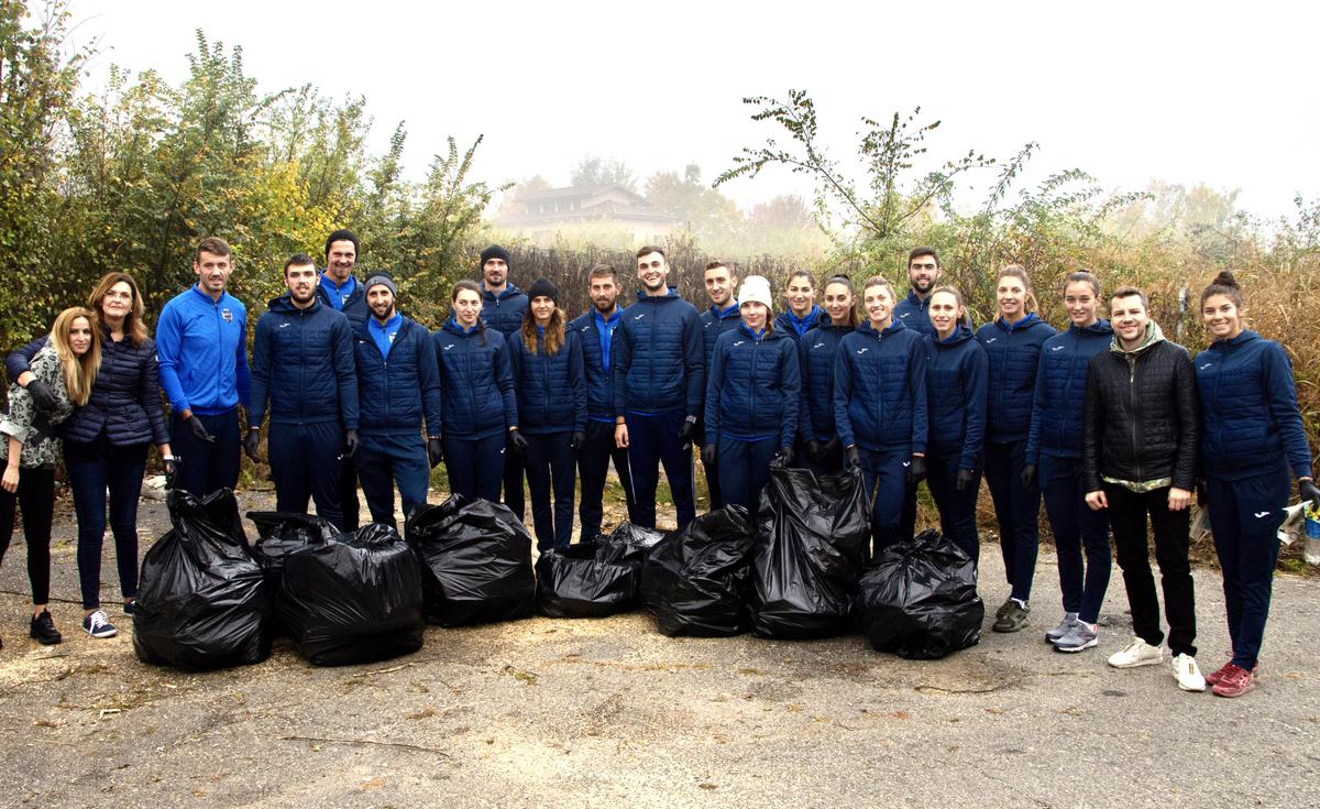 FOTO Canotorii români au strâns un sfert de tonă de deșeuri din Pădurea Snagov la debutul antrenamentelor pentru Jocurile Olimpice de la Tokyo