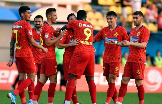 FCSB a deplasat aproape tot lotul pentru meciurile cu Hermannstadt și U Cluj » Doar 3 fotbaliști lăsați acasă