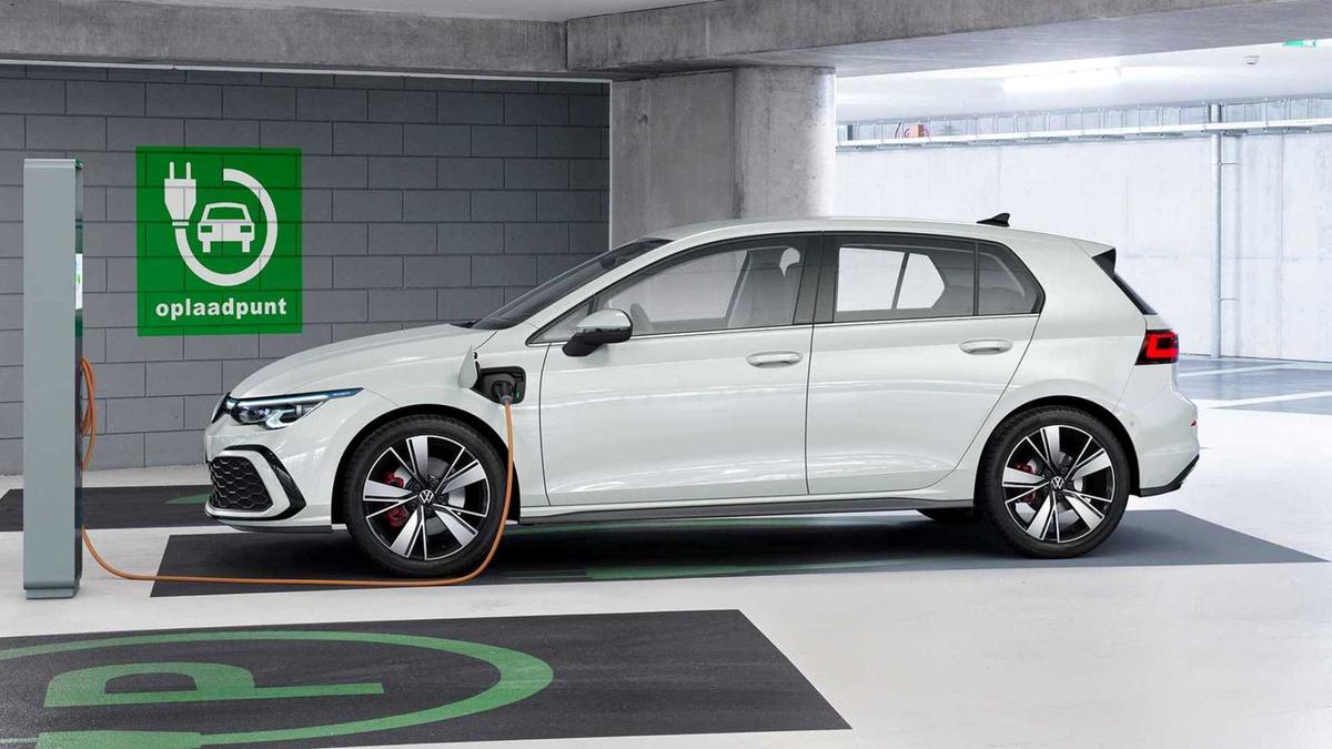VIDEO+FOTO Volkswagen Golf 8 a fost lansat! Detalii fantastice ale noului model + Imaginile oficiale