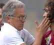 Panathinaikos - Volos 1-1. Boloni (67 de ani), antrenorul lui Panathinaikos i-a vorbit la ureche egipteanului Warda (Volos) după ce acesta ceruse penalty, apoi i-a dat o palmă ușoară, în glumă.