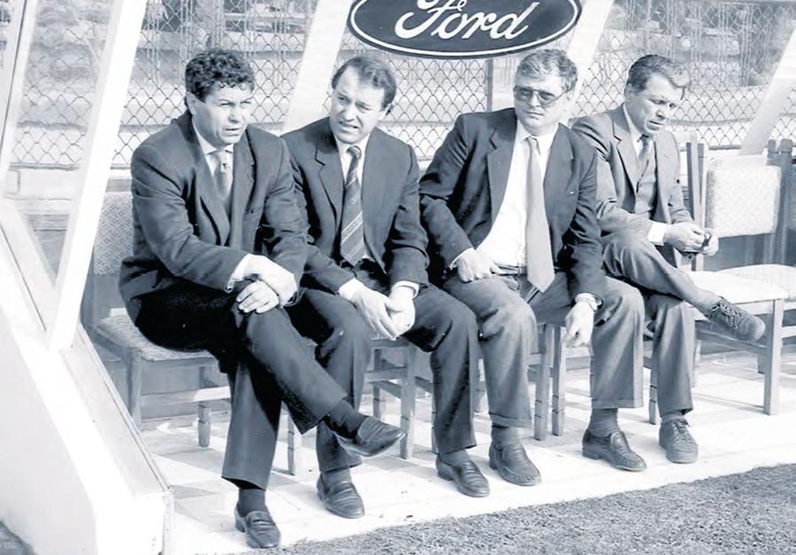 Mircea Lucescu (primul din stânga, alături de Anghelache), la un derby cu Steaua din Ghencea FOTO Arhiva GSP Mircea Sandu, dezvăluiri despre influența granzilor: „Steaua și Dinamo anilor '80 făceau dezastru! Nea Imi nu se băga, Lucescu făcea tot”