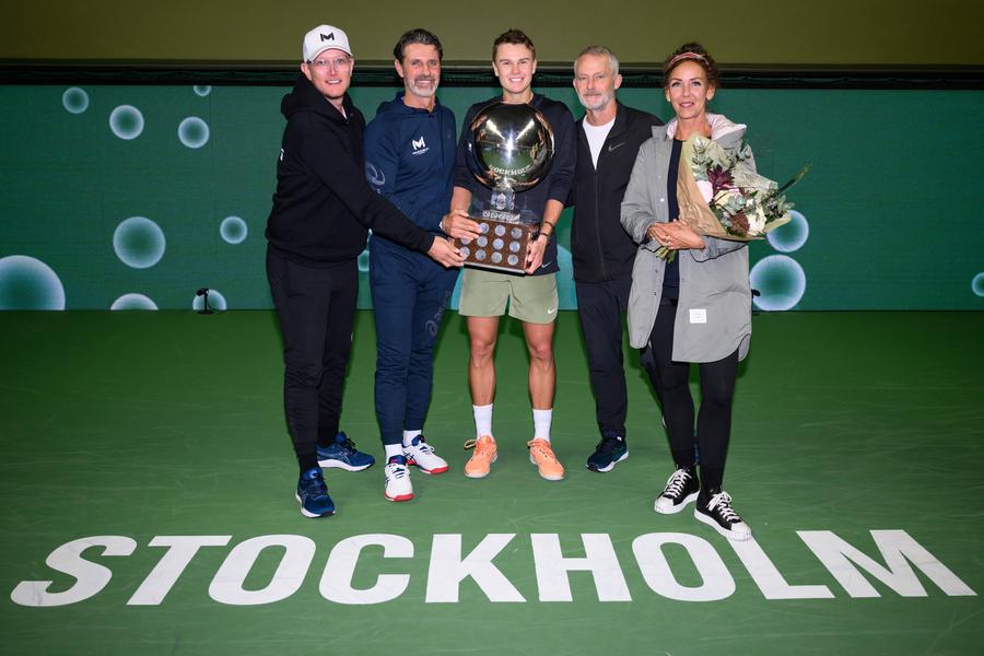 Holger Rune, alături de mama sa, Aneke Rune, Mouratoglou și echipa lui // foto: Imago Mouratoglou și-a luat rebel » Cu ce se ocupă antrenorul, în plin scandal de dopaj cu Simona Halep