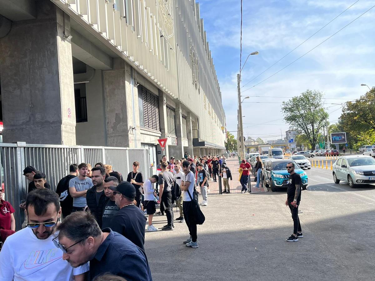 Coadă în Giulești pentru bilete la meciul Rapidului cu CSA din Cupa României: „Pentru rapidișți Steaua e în Liga a 2-a! FCSB e o echipă nouă, fără siglă și stadion”