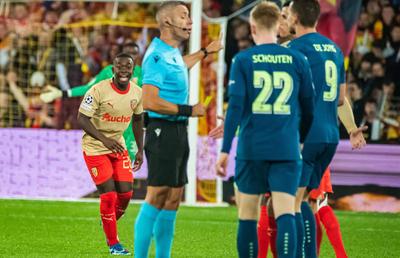 Olandezii l-au criticat pe Radu Petrescu după al treilea meci în Liga Campionilor: „Nu a fost deloc protejat de arbitru. Era plin de urmele loviturilor”