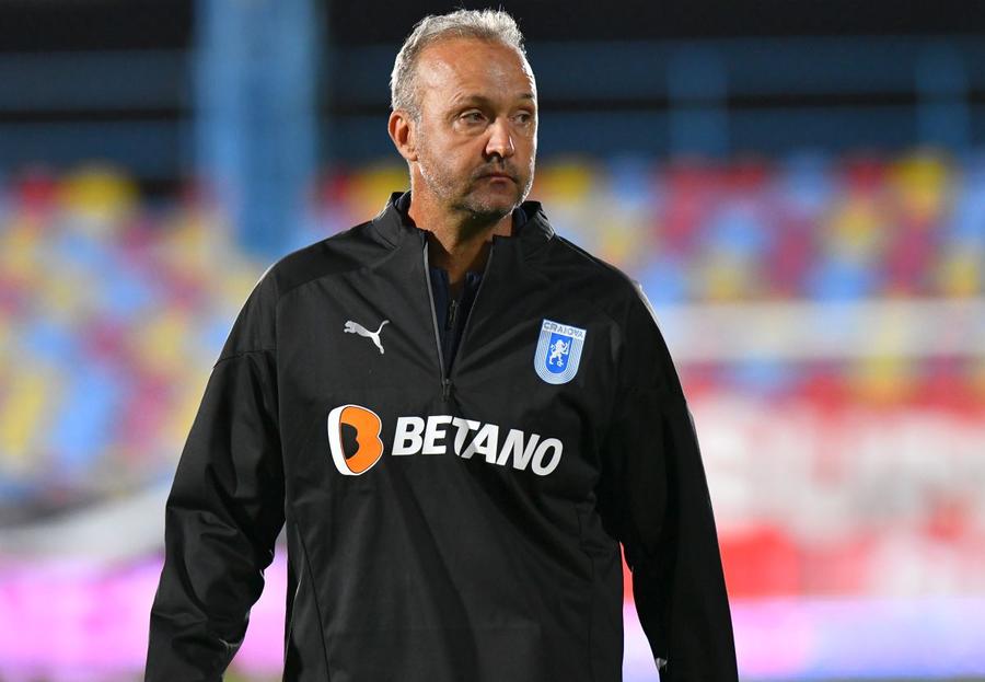 Cornel Papură e aspru criticat de fanii alb-albaștrilor / FOTO: Cristi Preda (GSP) Fierbe Bănia! Suporterii Craiovei, alt mesaj incisiv pentru Rotaru: „Un club de amatori!” + ce reproșuri mai au ultrașii