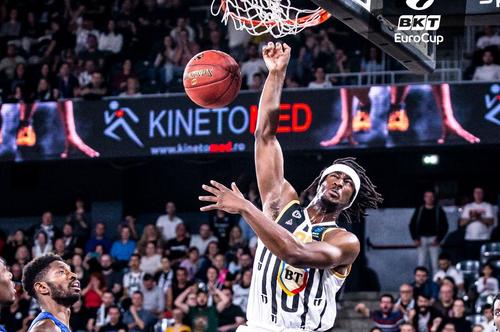 Adam Mokoka și momentul serii în sala polivalentă din Cluj Napoca, un slam dunk exploziv