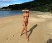 A pozat topless pe plajă » Iubita jucătorului din Premier League face ravagii pe internet
