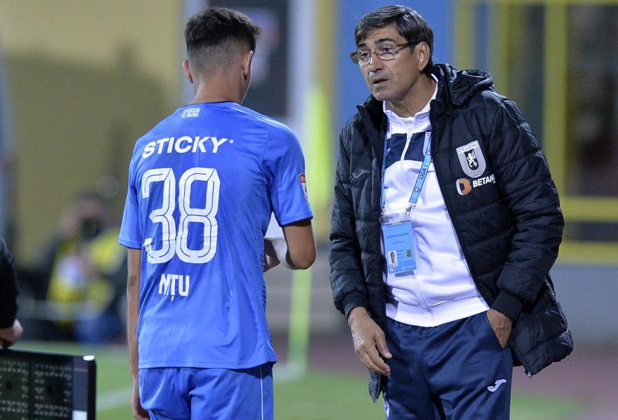 Victor Pițurcă a rămas cel mai de preț trofeu din caruselul antrenorilor girat de Mihai Rotaru / foto: GSP Mike, ai chef de fotbal?
