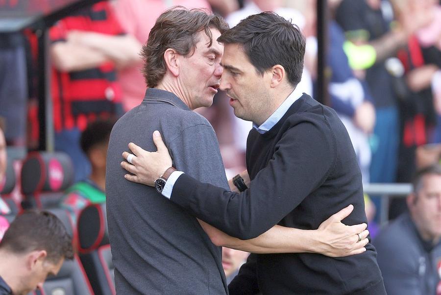 Andoni Iraola, în dreapta // foto: Guliver/gettyimages Andoni Iraola anunță schimbări majore la Liverpool în prima sa conferință: „Vom face lucrurile diferit”