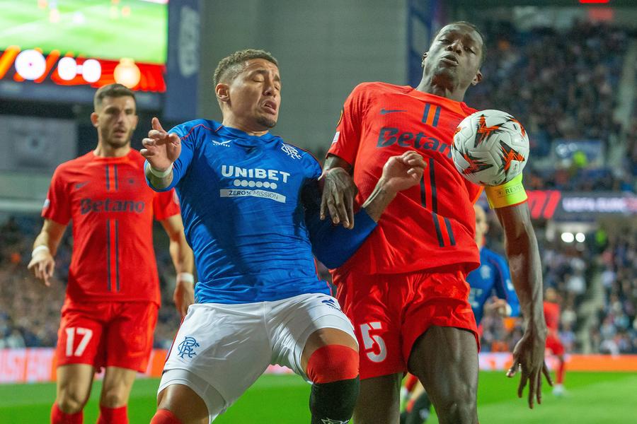 Dawa în duel cu un jucător de la Rangers, foto: Imago Gigi Becali i-a găsit echipă în Superligă lui Daniel Popa: „M-a sunat «Șampania» că îl vrea. Asta i-am spus să îmi dea”
