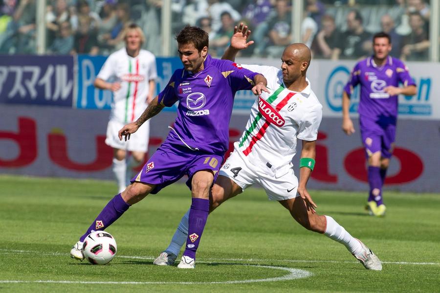 Adrian Mutu vs. Felipe Melo în Fiorentina - Juventus 0-0, 17 aprilie 2011. Foto: Imago Felipe Melo, poveste genială cu Adrian Mutu la Fiorentina: „Bravo, acum cumpără-ți un ceas adevărat!”