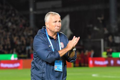 Cristi Balaj, președintele de la CFR Cluj, a mărturisit că în Gruia va avea loc curând o sedință între antrenorul Dan Petrescu (57) și finanțatorul Ioan Varga (66), în urma căreia tehnicianul ar putea părăsi echipa.