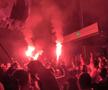 Torțe, fumigene și cântece: spectacol alb-roșu în fața hotelului, înainte de Hermannstadt - Dinamo