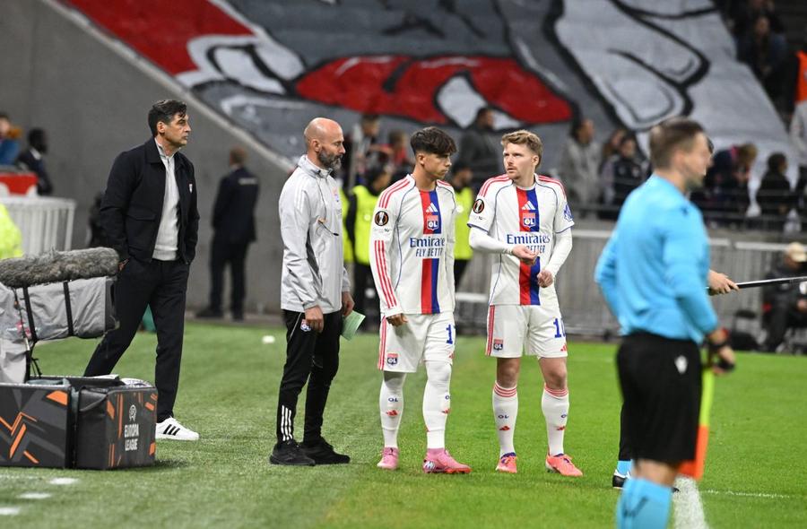 Paulo Fonseca, antrenorul lui Lyon, la meciul cu Basel (2-0) din etapa a 3-a în grupa de Europa League / Foto: Imago Înfrângere la „masa verde”?! » A depus contestație la UEFA după ce adversara a folosit un fotbalist fără drept de joc
