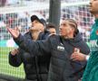 Jucătorii lui Augsburg au fost „scoși la tablă” de către ultrași // foto: Imago Images