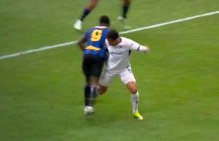 Faza la care jucătorii lui Inter și Chivu au cerut penalty Cristi Chivu, după Inter - Fiorentina: „Nedreptățile nu ne doboară”