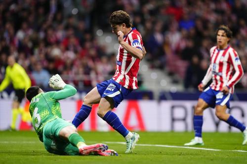 Julian Alvarez înscrie pentru Atletico în meciul cu Deportivo (1-0) / Foto: Imago
