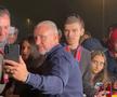 Laurențiu Reghecampf, autografe și poze cu fanii după derby-ul cu Rapid