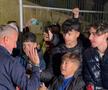 Laurențiu Reghecampf, autografe și poze cu fanii după derby-ul cu Rapid