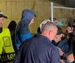 Laurențiu Reghecampf, autografe și poze cu fanii după derby-ul cu Rapid