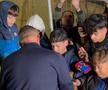 Laurențiu Reghecampf, autografe și poze cu fanii după derby-ul cu Rapid