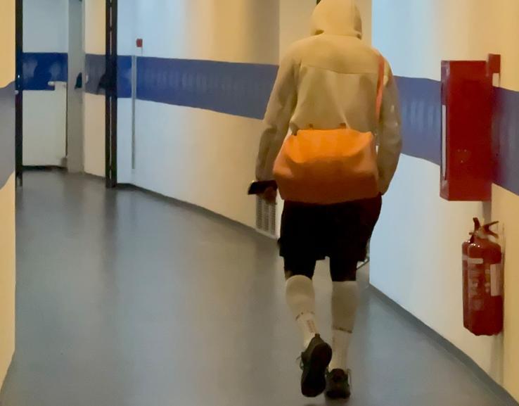 Accidentat în prima repriză, Arnold Garita a plecat șchiopătând după FCSB - Rapid